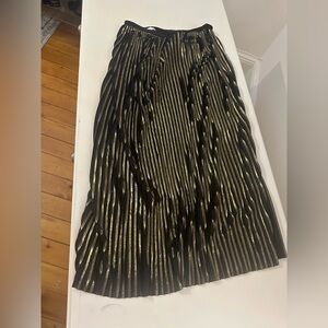 Elegant Black and Gold Pleated midi Skirt small